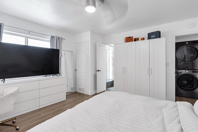 Building Photo - 2233 SE 15th St