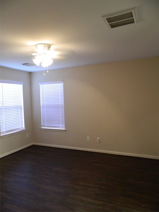 Building Photo - 7415 River Pines Dr