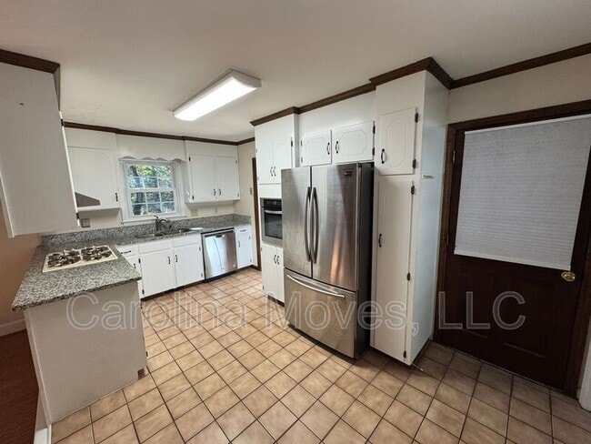 Building Photo - 502 Rosebud Ln