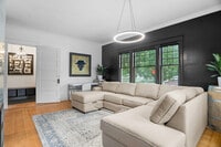 Building Photo - 1115 W 31st St