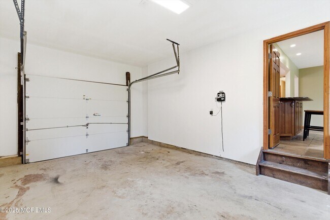 Building Photo - 501 Silverton Rd