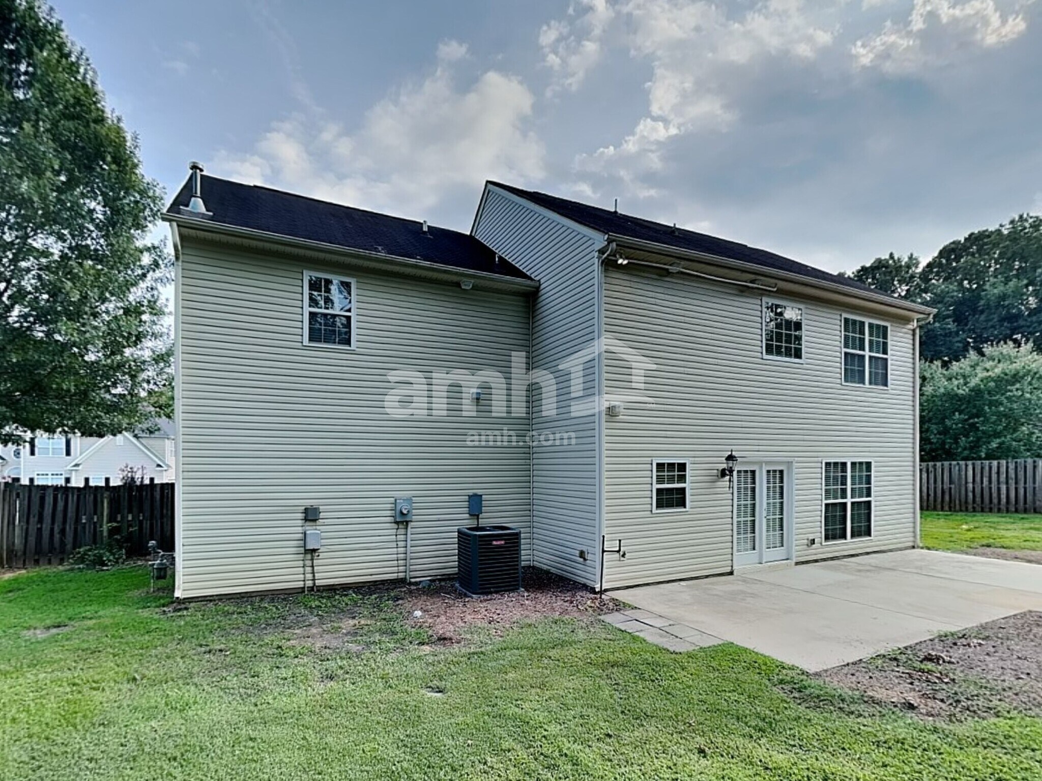 Building Photo - 120 Hawleyville Ln