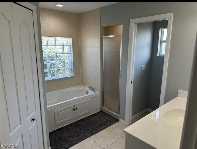 Building Photo - 1804 NW 20th Pl