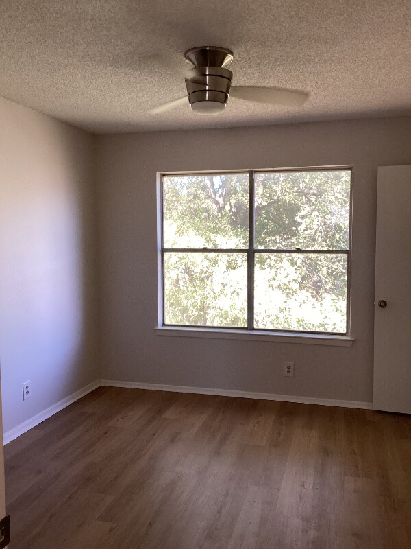 Building Photo - 12136 Thompkins Dr