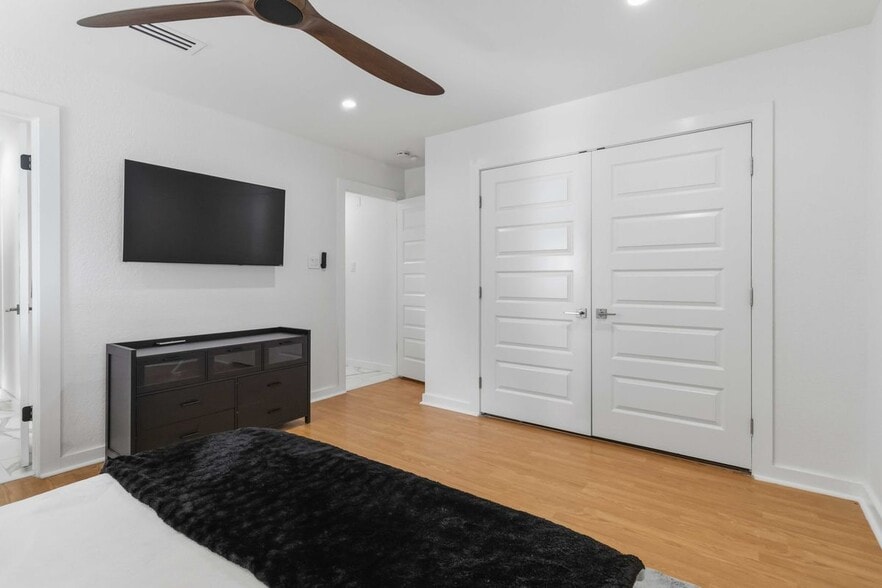 Building Photo - 107 Oak Crest