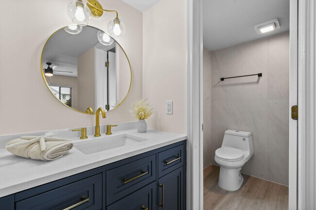 Building Photo - 2233 NW 22nd Ave