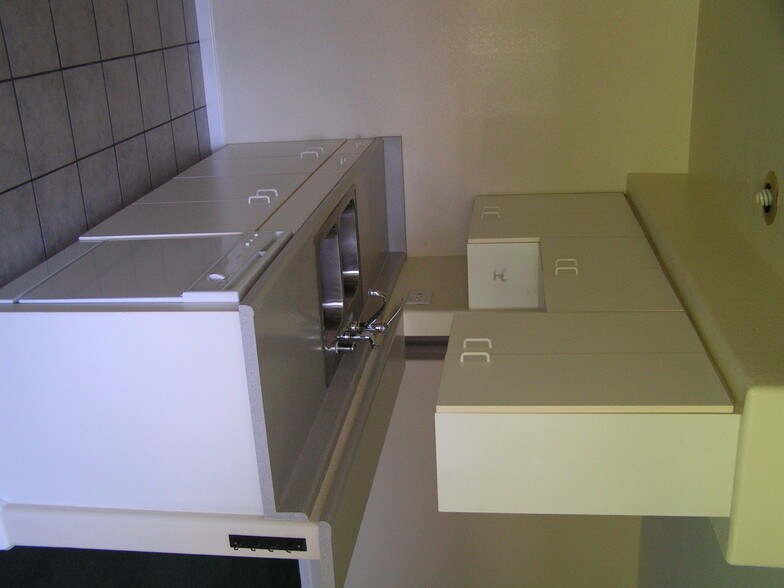 Building Photo - 2708 Wilson Ave