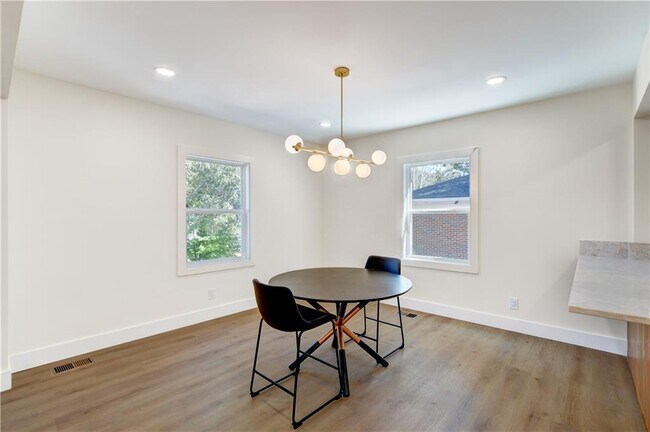 Building Photo - 458 Shannon Dr SW