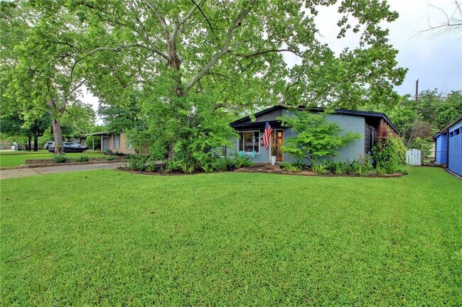 Building Photo - 7807 Lazy Ln