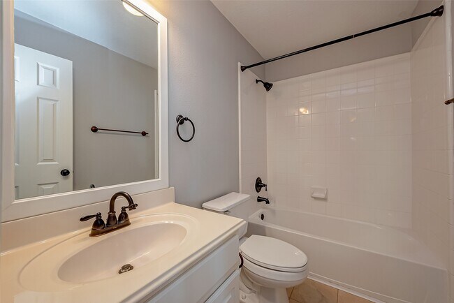 Building Photo - 7214 Glenwick Ct