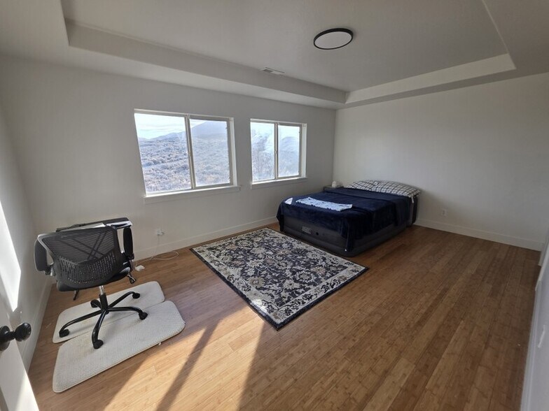 Building Photo - 235 Caracara St