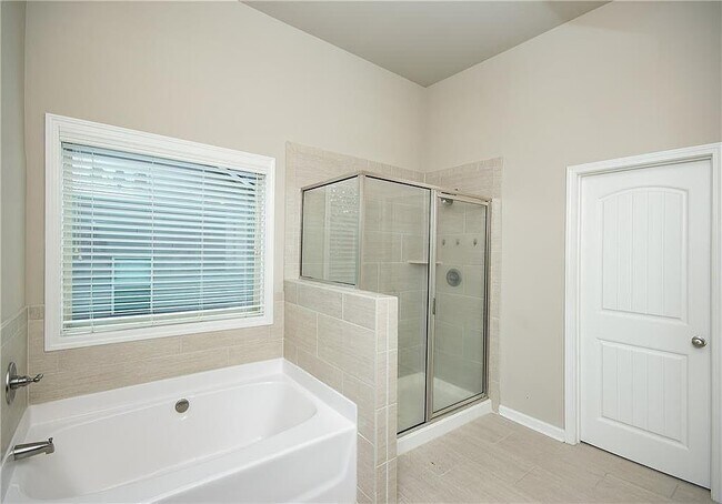 Building Photo - 7490 Silk Tree Pointe