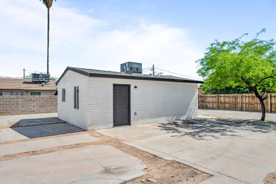 Building Photo - 2302 W Colter St