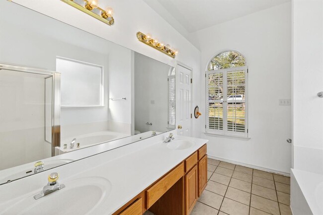Building Photo - 500 Errol Dr