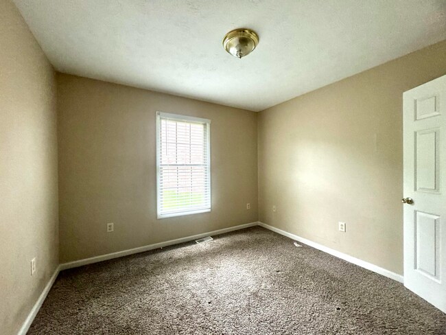 Building Photo - 2031 Edgewood Dr