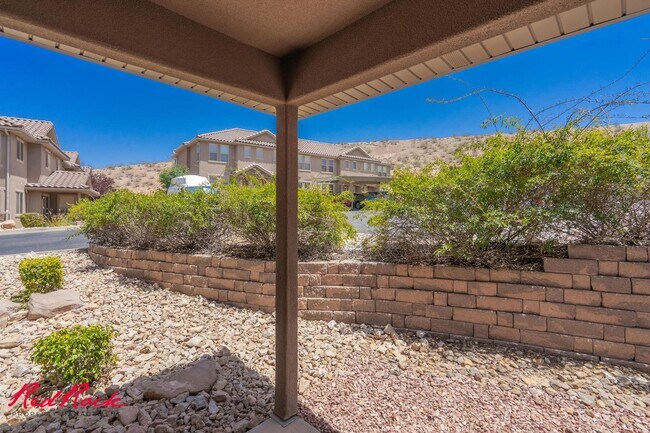 Building Photo - 3 Bedroom Townhome In Fossil Hills!