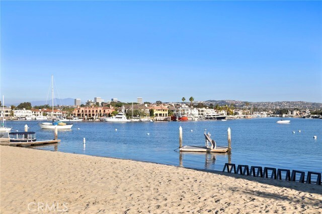 Building Photo - 2572 Bayshore Dr