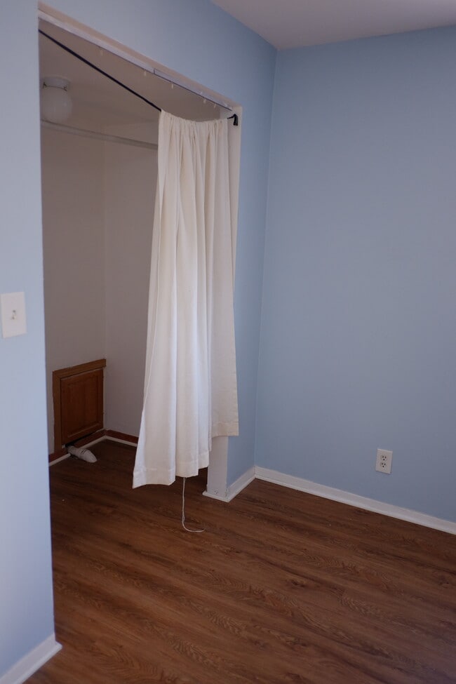 Building Photo - 3525 W Fullerton Ave