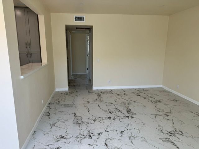 Building Photo - 851 N San Antonio Ave