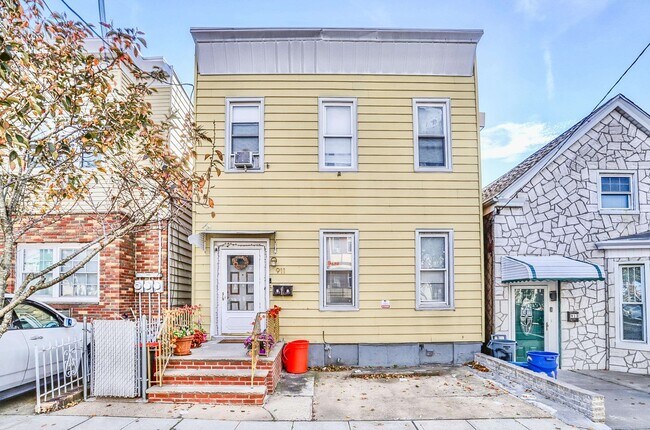 Primary Photo - 911 17th St