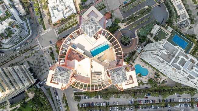 Building Photo - 300 South Pointe Dr