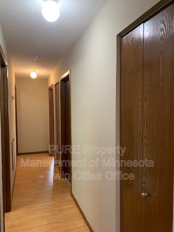 Building Photo - 1696 Pleasant St Apt C