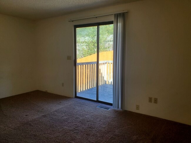 Building Photo - 3 Bedroom Home In East Bremerton