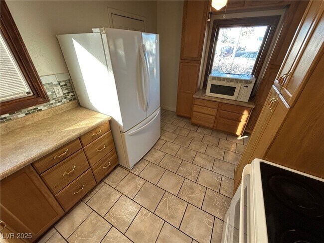 Building Photo - 113 Cedar St