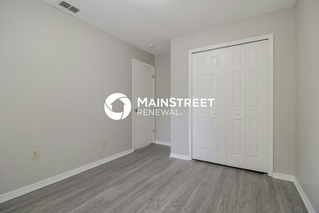 Building Photo - 4 Bedroom Pet-Friendly Home in Deltona, FL with Main Street Renewal