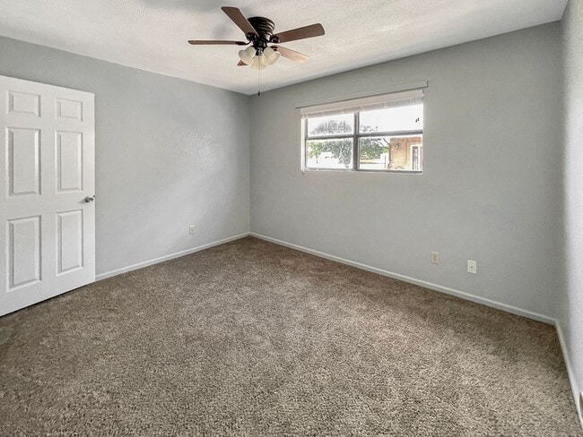 Building Photo - 1517 N Breckon Dr