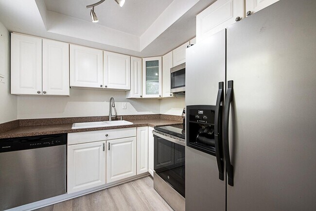 Building Photo - 841 NE 61st St