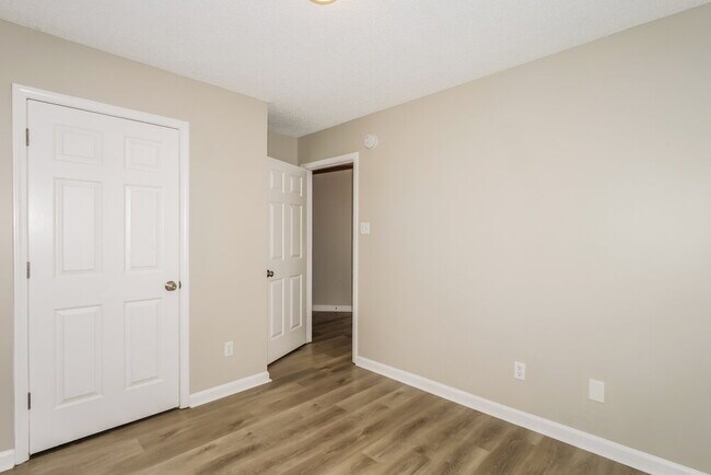 Building Photo - 93 Bloomington Cove