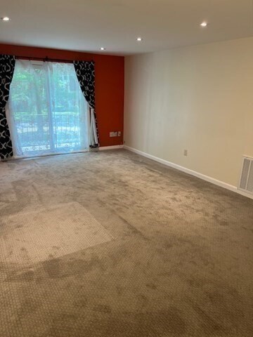 Building Photo - 16 Shadowbrook Ln