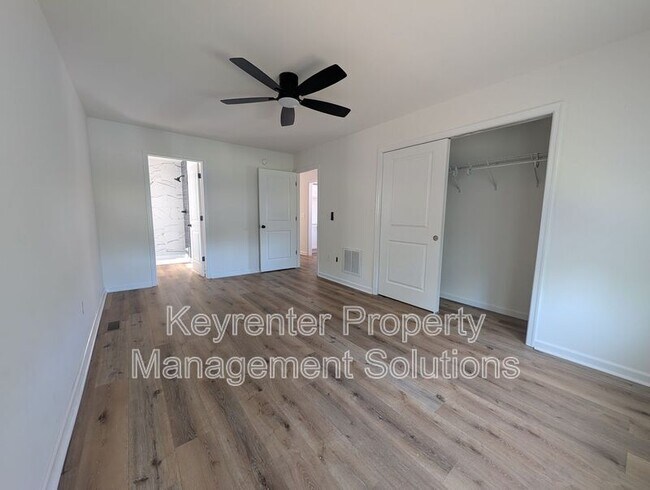 Building Photo - 55 Breezewood Dr