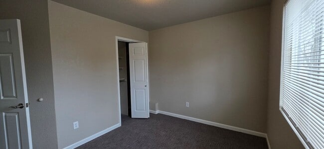 Building Photo - 200 Country West Rd