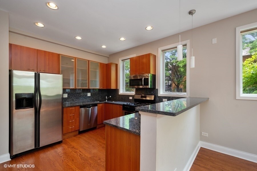 Building Photo - 1458 N Artesian Ave