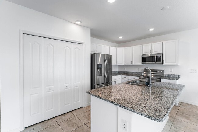 Building Photo - 1053 SW Coleman Ave