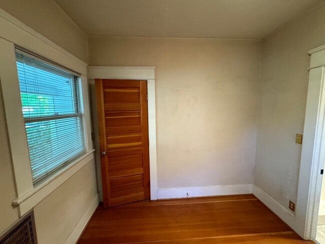 Building Photo - 4 Bedroom House Near Downtown Eugene