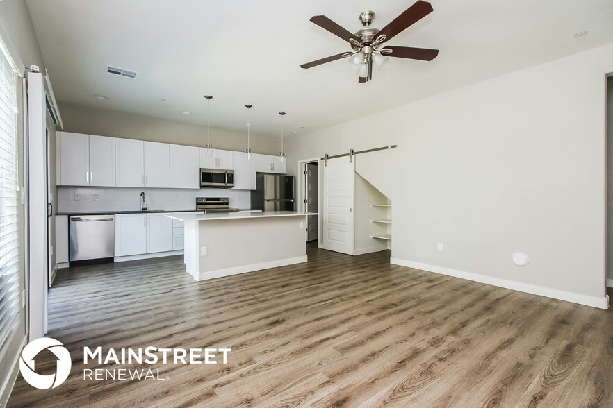Building Photo - 1119 S Stapley Dr