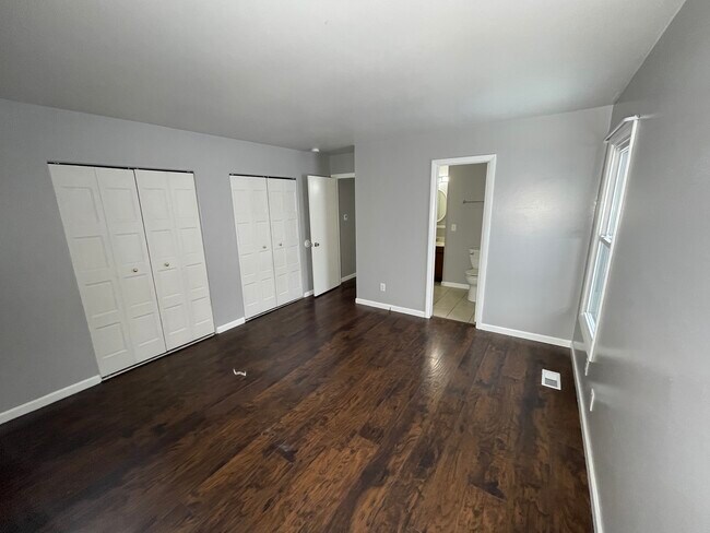 Building Photo - 4467 W Milham Ave