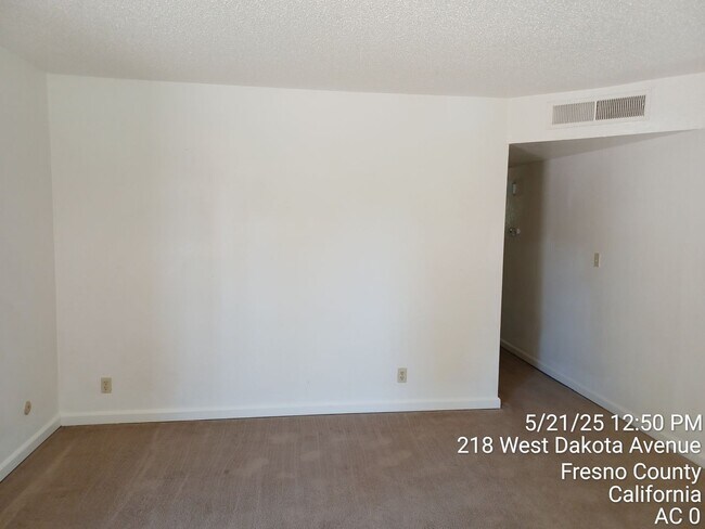 Building Photo - Garden Square Apartments   3 Bedroom, 2 Bath