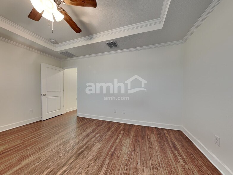 Building Photo - 5945 Hampton Creek Rd