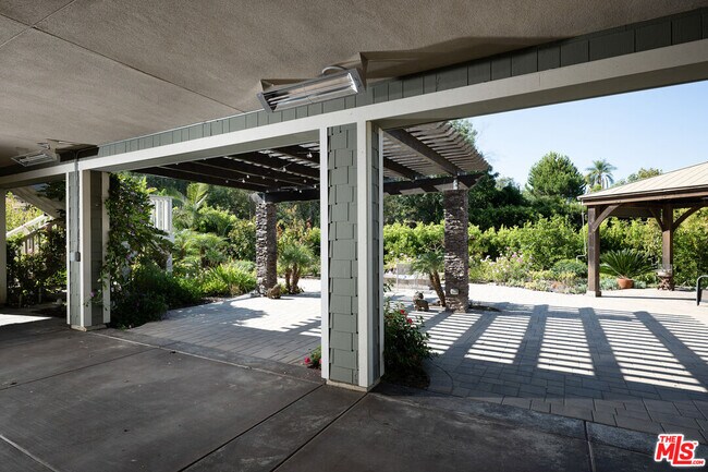 Building Photo - 9 Casaba Rd