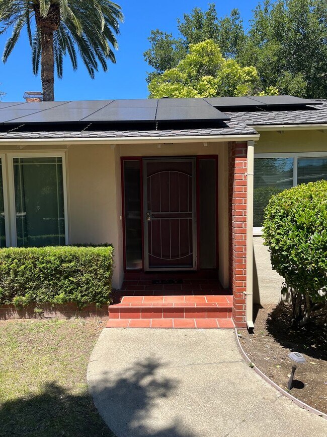Building Photo - Los Gatos Living Just Minutes from Downtown & New Whole Foods