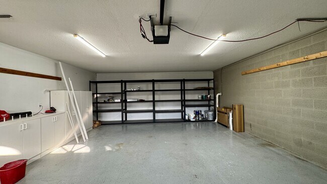 Building Photo - 220 Konawa Ln