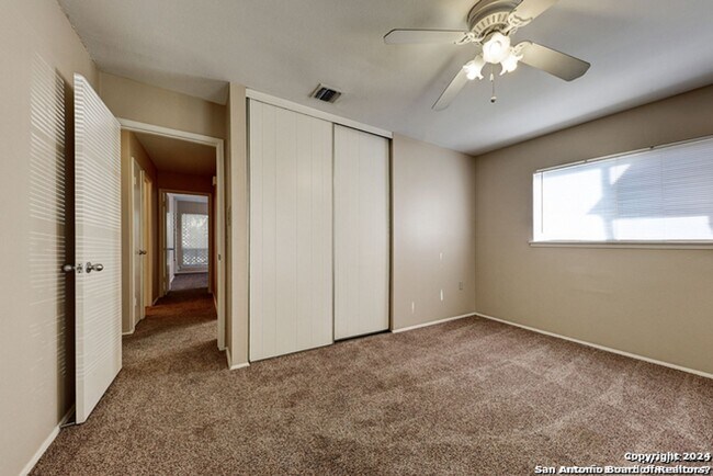 Building Photo - Charming Home Awaits: Spacious & Modern Living in a Prime Location