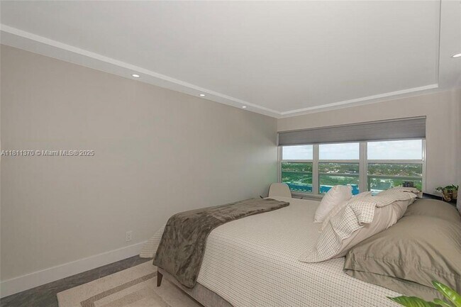Building Photo - 3900 Galt Ocean Dr