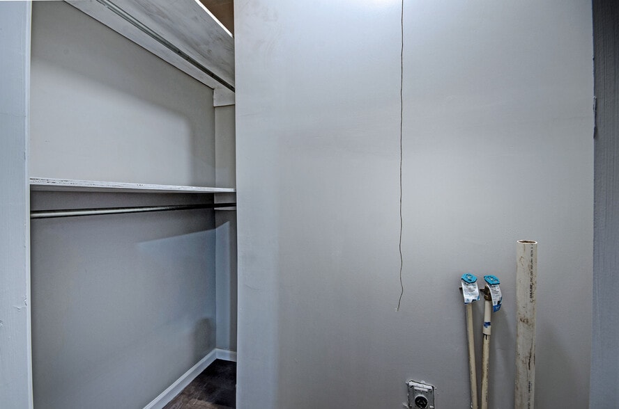 Building Photo - 4240 Azalea Dr