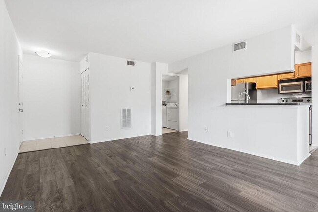 Building Photo - 1710 Abercromby Ct