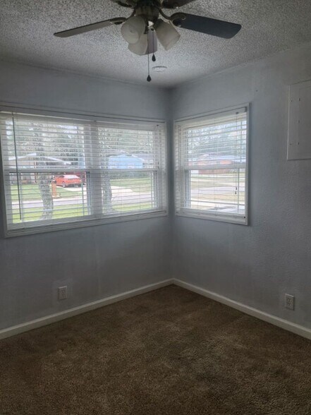 Building Photo - 4156 Palmdale Dr